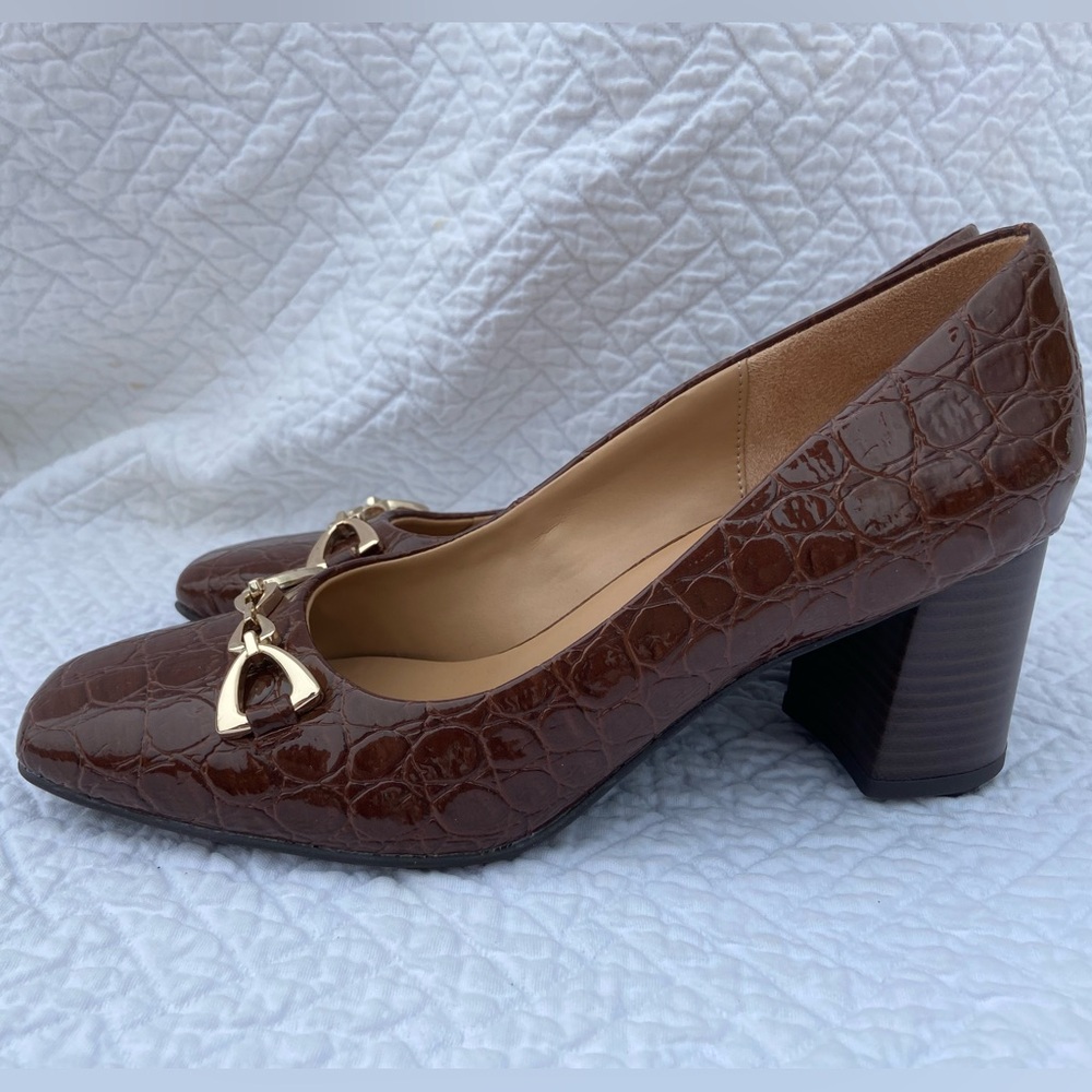 Like new brown heels!